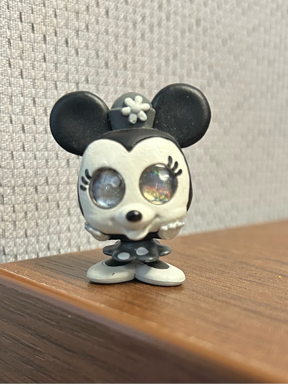 LIMITED EDITION ⭐ Minnie Mouse - Disney Doorables Series 6 Black & White 🖤🤍